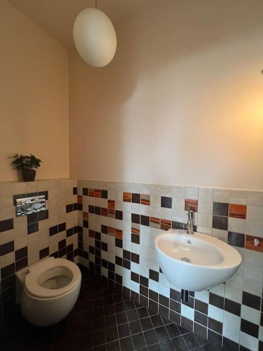 Old Town Apartment With Free Parking Вильнюс Экстерьер фото